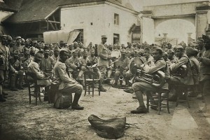 21 bis - Eté 1917. Concert à Aigny (Marne).